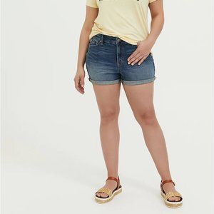 NWT High Rise Plus Size Medium Wash Denim Shorts